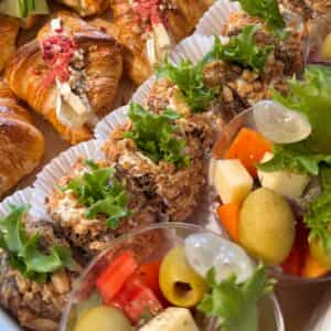 Мини сендвич с риетом из тунца