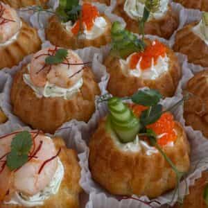 Профитроли с красной икрой